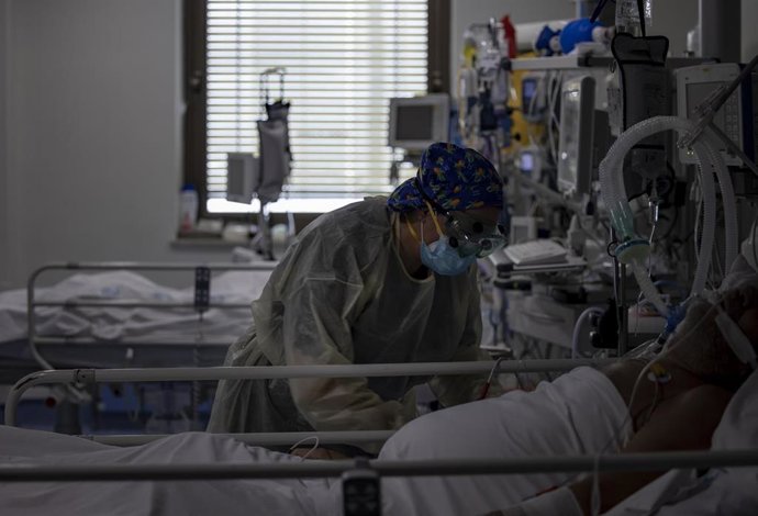 Unidad de Cuidados Intensivos (UCI) en el Hospital Universitario Ramón y Cajal