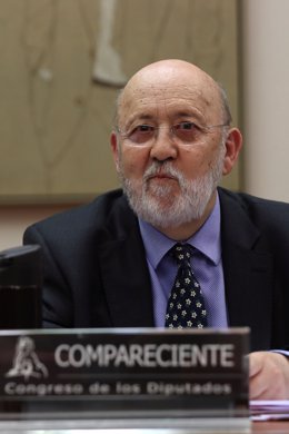 El presidente del Centro de Investigaciones Sociológicas, José Felix Tezános, comparece en la Comisión Constitucional del Congreso de los Diputados para explicar la metodología del barómetro de abril, que fue cuestionado por la redacción de una de sus p