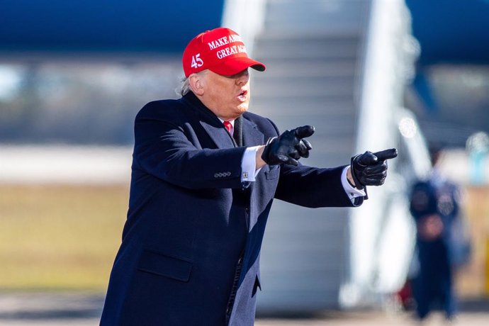 02 November 2020, US, Fayetteville: USPresident Donald Trump holds a Make America Great Again rally at the Fayetteville Regional Airport as part of his Republican campaign ahead of the US presidential election. Photo: Andy Martin Jr./ZUMA Wire/dpa