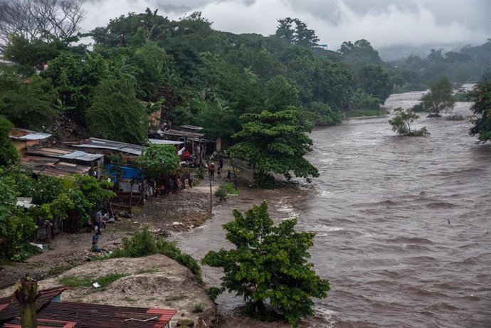 Inundaciones provocadas por 'Eta' a su paso por San Pedro Sula, Honduras.
