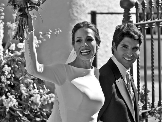 Cayetano Rivera and Eva Gonzalez out of the church after marrying at Mairena del Alcor on November 6, 2015 in Seville, Spain.