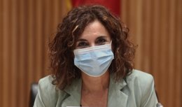 (ILa ministra de Hacienda y Función Pública, María Jesús Montero, con los Presupuestos de 2021