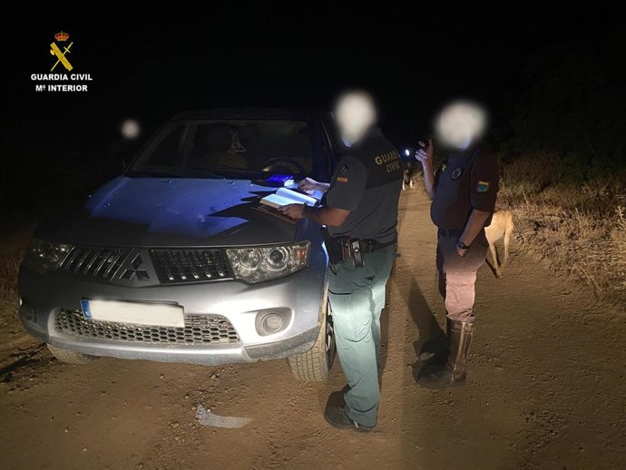 Los agentes sorprenden a un cazador furtivo