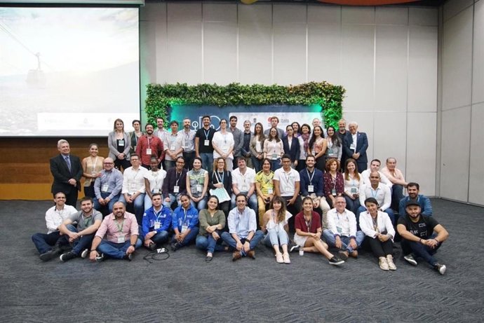 Foto Familia Clausura Foro Ciudades Medellín
