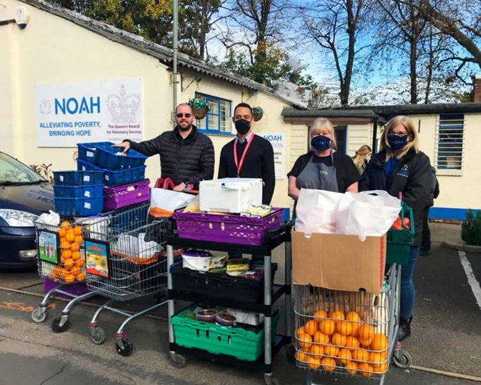 Empresas del aeropuerto de Luton donan el exceso de comida a organizaciones benéficas antes de su cierre