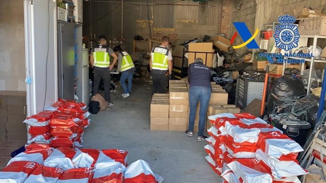 Actuación para desarticular a la organización dedicada al contrabando y comercialización de tabaco.