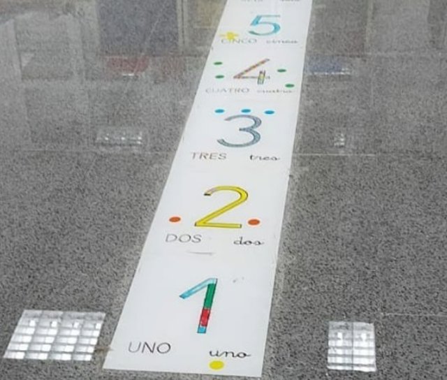 Efectos de la lluvia en un colegio de Almussafes (Valencia)