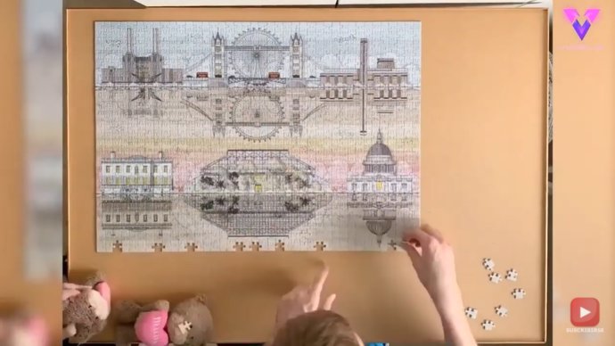 Más de 300.000 usuarios encuentran fascinante los vídeos de este joven resolviendo puzles de varias piezas