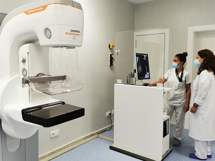 El Hospital Costa del Sol en Marbella incorpora un nuevo mamógrafo que mejora la detección de las lesiones