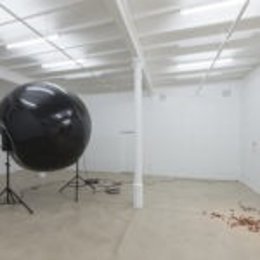 Blueproject Foundation presenta la obra 'Abstine Substine' del artista Serj