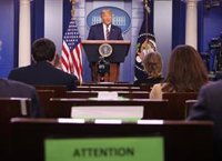 Diverses cadenes tallen la compareixença de Trump per les seves acusacions infundades