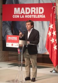 Almeida ve necesario "un centro que combata 'fake news'" pero no puede depender de "Iván Redondo, que coordina bulos"