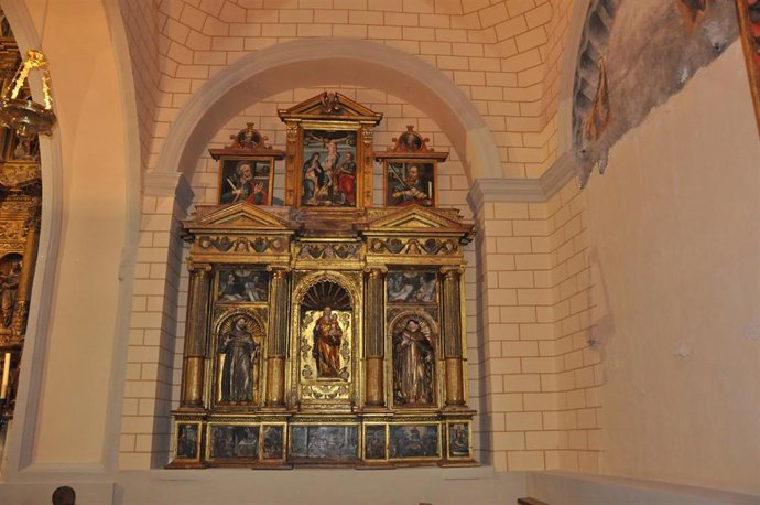 Retablo de la Virgen del Rosario.