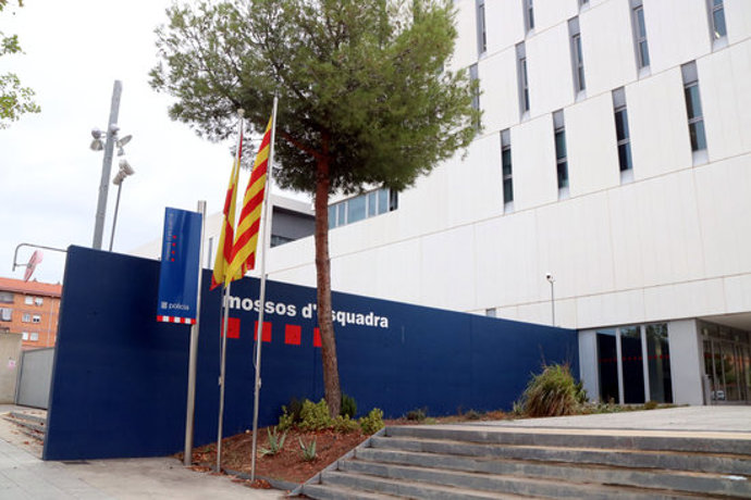 Pla obert de l'exterior de la comissaria dels Mossos d'Esquadra a Campclar, a Tarragona. Imatge del 6 de novembre del 2020. (Horitzontal)