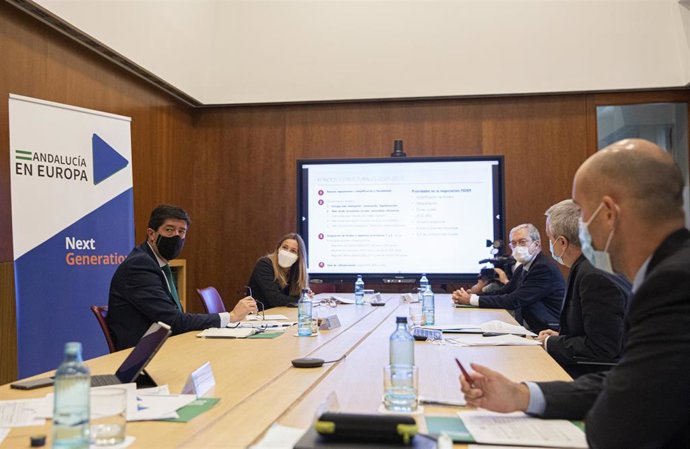 El vicepresidente de la Junta de Andalucía, y consejero de Turismo, Regeneración, Justicia y Administración Local, Juan Marín, este viernes, durante la reunión.