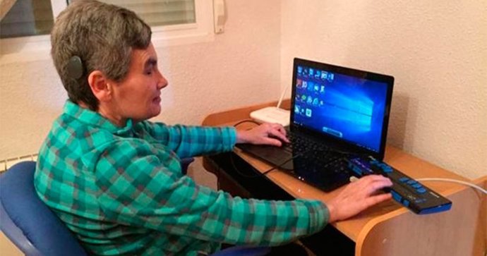 Ndp La Escritora Sordociega María Jesús Cañamares Muñoz Gana El Concurso Europeo De Redacción Sobre El Braille 2020