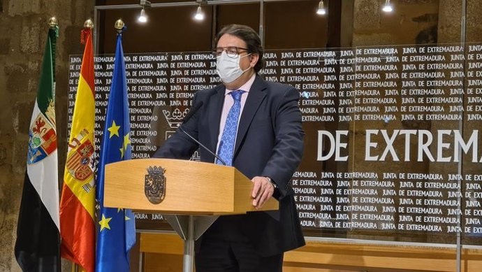 El consejero de Sanidad, José María Vergeles, en rueda de prensa en Mérida