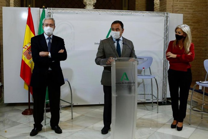 Velasco, Sánchez y Del Pozo, en rueda de prensa