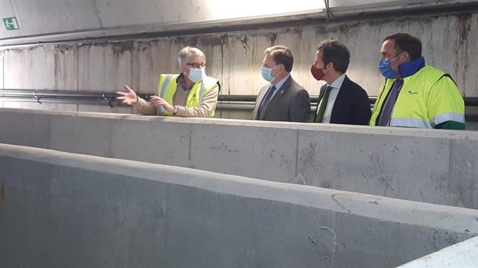 El alcalde de Oviedo, Alfredo Canteli, y el concejal de Urbanismo, Ignacio Cuesta, visitan los depósitos de El Cristo.