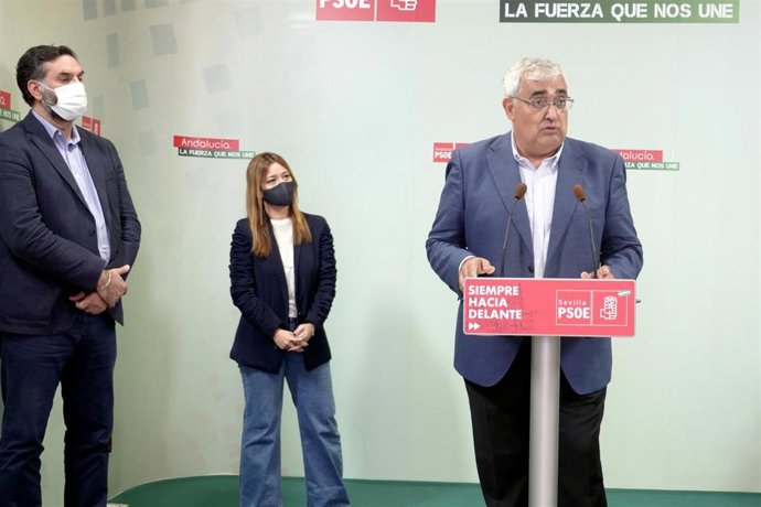 El portavoz de Hacienda del Grupo Parlamentario Socialista, Antonio Ramírez de Arellano, en rueda de prensa
