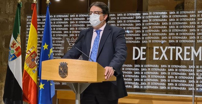 El vicepresidente segundo de la Junta y consejero de Sanidad, José María Vergeles