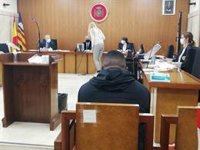 La incomparecencia de una víctima obliga a suspender el juicio a los acusados de pagar a menores a cambio de sexo