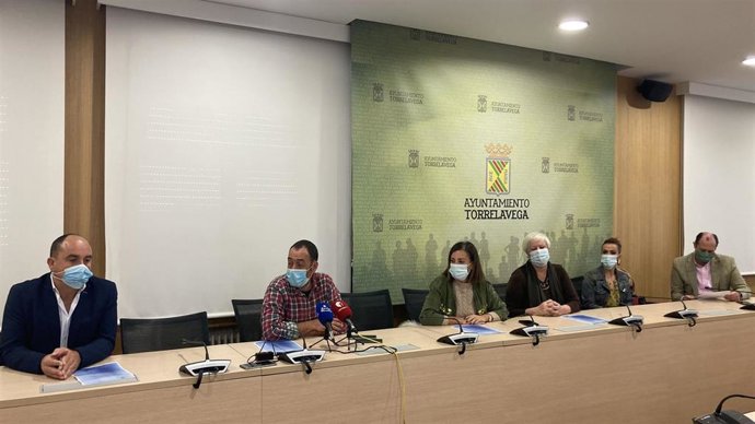 Concejales de la oposición de Torrelavega sobre el matadero de Barreda