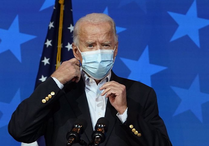 Joe Biden con mascarilla en una comparecencia en Wilmington