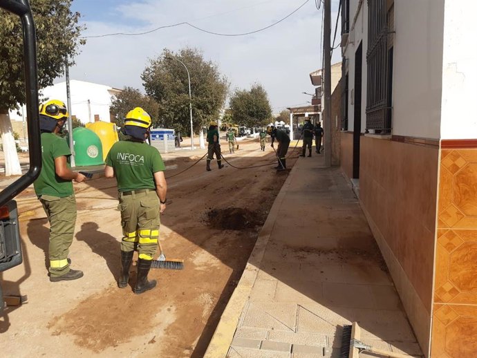 El Infoca, en San Martín de la Jara
