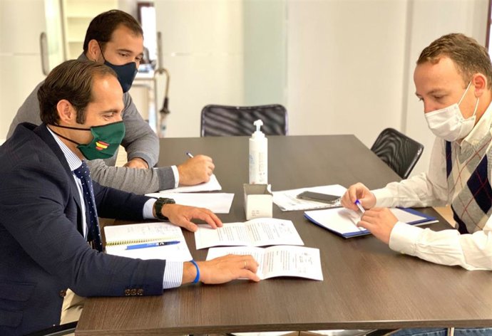 Parejo y Cienfuegos con Mejías