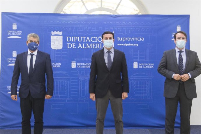 Firma del convenio entre la UAL y la Diputación de Almería