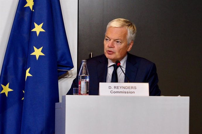 HANDOUT - 13 October 2020, Luxembourg: European Commissioner for Justice Didier Reynders speaks during a press conference after a meeting of EU General Affairs ministers at the European Council building. Photo: Chr.Dogas/EU Council/dpa - ATTENTION: edit