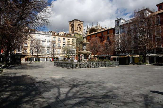 La Plaza Bibrambla con el Palacio Arzobispal y la Catedral al fondo, en imagen de archivo