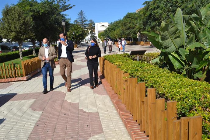 Manuel Chacón en su visita a Tarifa