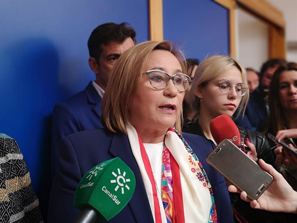 María Luisa Faneca atiende a los medios en una imagen de archivo