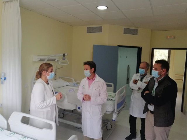 Visita de la delegada de Salud y Familias, Triinidad Rus, al Puerta de Andalucía