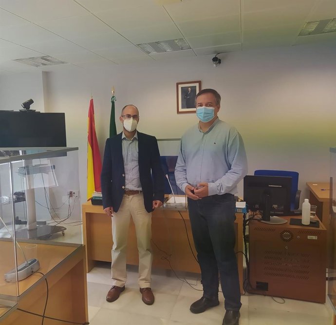 El delegado de Justicia de la Junta en Almería visita los Juzgados de Roquetas de Mar