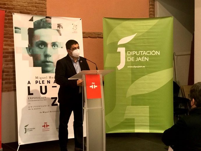 Francisco Reyes participa en la inauguración de 'Miguel Hernández, a plena luz' en la sede del Instituto Cervantes