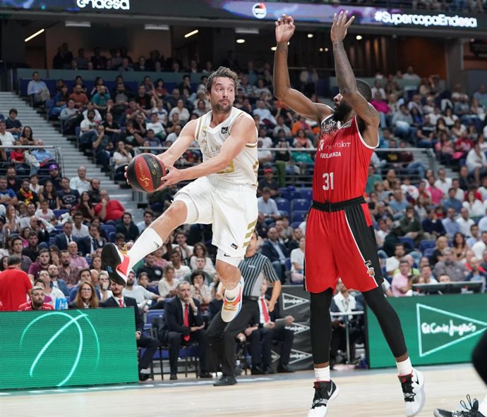 Llull (Real Madrid) y Eyenga (Fuenlabrada)
