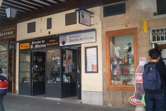 Administración de Loterías sita en la Plaza Mayor de Trujillo.