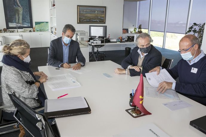 Firma de la compraventa de los terrenos para la ampliación de las instalaciones de CANTRA