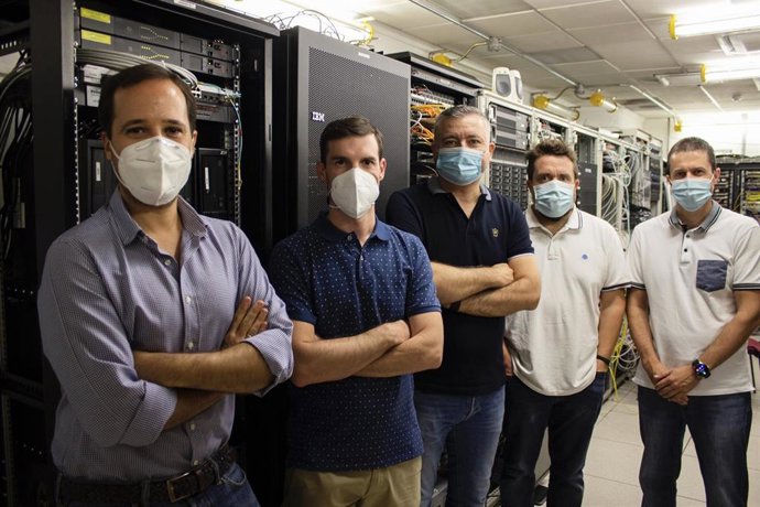 Investigadores responsables de la tesis