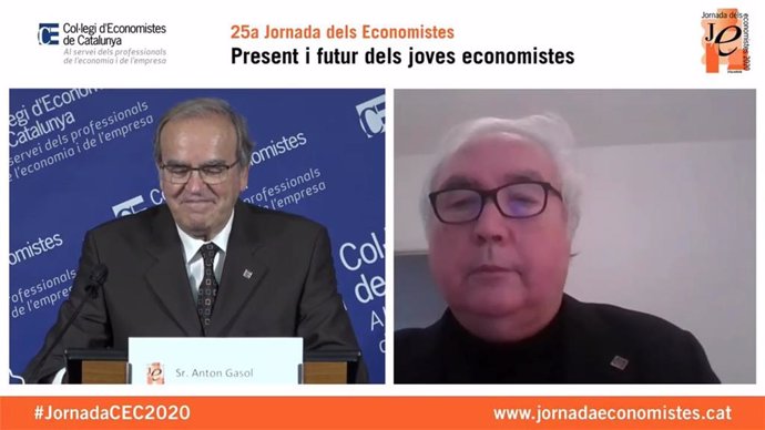 El ministro de Universidades, Manuel Castells, en su intervención en la jornada telemática 'La jornada de los economistas'