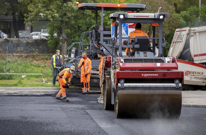 Asfaltado en calle Cristo del Amor