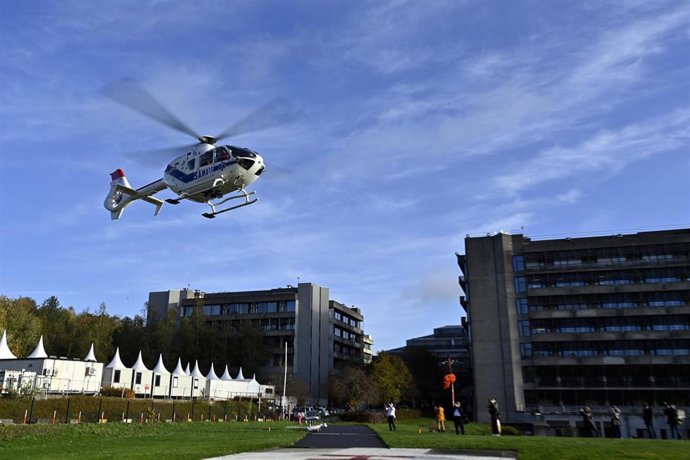 Traslado de un paciente con coronavirus desde un hospital de Lieja, en Bélgica, a Alemania