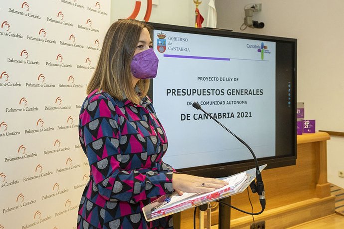 La consejera de Economía y Hacienda, María Sánchez, presenta el proyecto de ley de Presupuestos de Cantabria para 2021 y las cuentas de su departamento