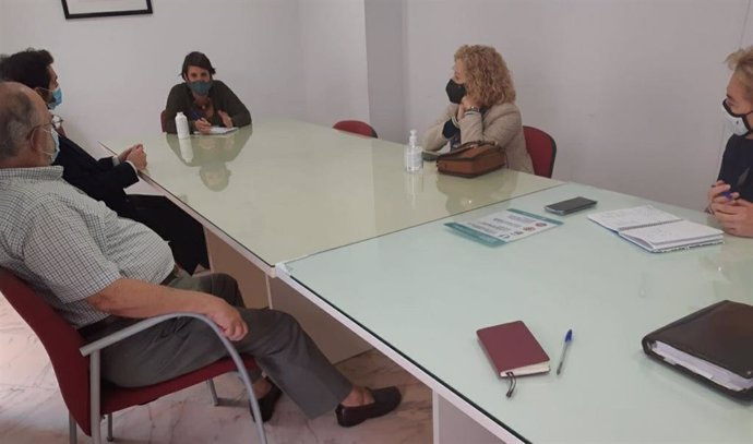 Reunión de la concejala de Participación Ciudadana, Rocío Sáez, con la asociación de vecinos Federación 5 de Abril.