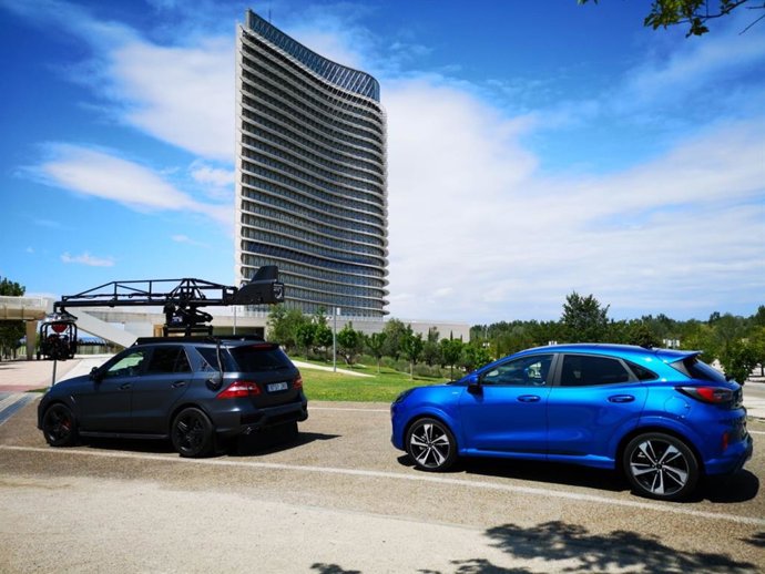 El recinto Expo acoge este sábado el rodaje de un anuncio de dos vehículos de Ford.
