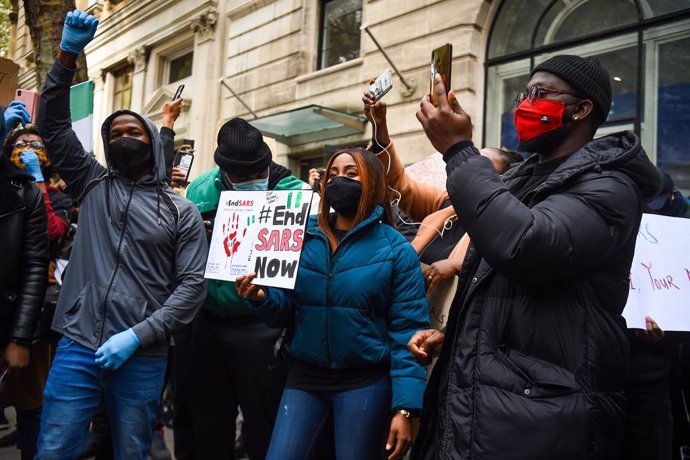 11 October 2020, England, London: Protesters take part in a protest outside the Nigeria High Commission in central London, over the Nigerian federal Special Anti-Robbery Squad (Sars), widely accused of unlawful arrests, torture and murder in Nigeria. Ph