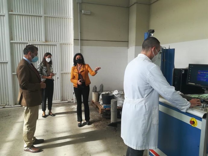 El concejal y responsable de los servicios municipales de infraestructuras y servicios de saneamiento, David Dorado, en su visita al Centro Andaluz para la Construcción Sostenible (CIAC).